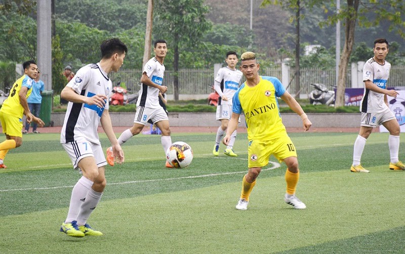 soi k&egrave;o b&oacute;ng đ&aacute; cỏ