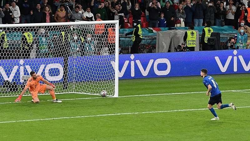 Tất tần tật những điều cần biết về k&egrave;o đ&aacute; lu&acirc;n lưu trong b&oacute;ng đ&aacute;